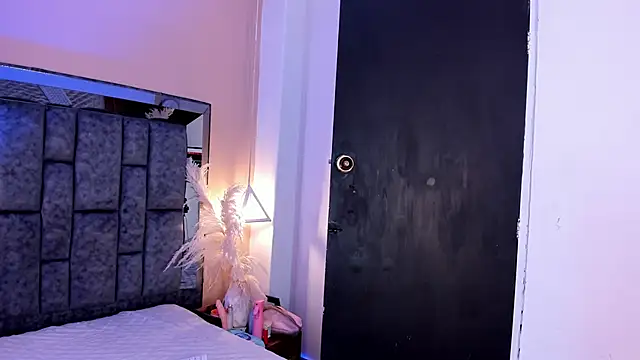 Snapshot of SofiRuiz_ chatting on October 2025 03:18:02 AM SofiRuiz online show from October 2025 03:18:02 AM