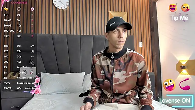 DerryAndIzzy online show from October 2025 03:58:02 AM