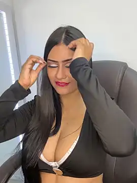 Snapshot of _Isabella_1 chatting on November 2025 02:32:01 AM Isabella 1 online show from November 2025 02:32:01 AM