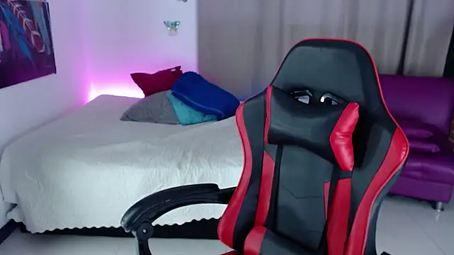 Snapshot of skarlett222 chatting on November 2025 12:44:01 AM skarlett222 online show from November 2025 12:44:01 AM