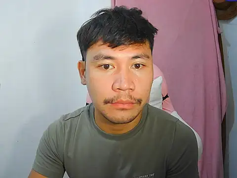 Snapshot of BennyHotPh chatting on October 2025 04:22:02 AM BennyHotPh online show from October 2025 04:22:02 AM
