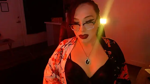 Snapshot of MiniMonroe chatting on October 2025 08:59:02 AM MiniMonroe online show from October 2025 08:59:02 AM