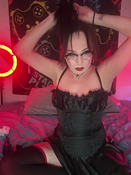 Snapshot of MiniMonroe chatting on October 2025 08:05:02 AM MiniMonroe online show from October 2025 08:05:02 AM