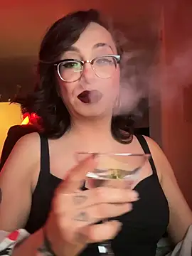 Snapshot of MiniMonroe chatting on November 2025 10:48:01 AM MiniMonroe online show from November 2025 10:48:01 AM