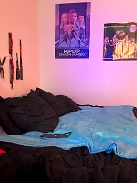 Snapshot of MiniMonroe chatting on December 2025 07:50:02 AM MiniMonroe online show from December 2025 07:50:02 AM