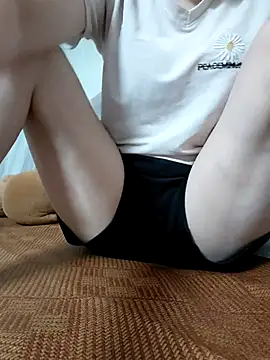 HanhhLa online show from November 2025 09:47:01 PM