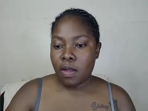 Yolaqueen04 online show from October 2025 07:34:02 PM