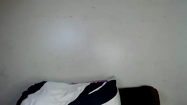 Yolaqueen04 online show from November 2025 01:18:02 PM