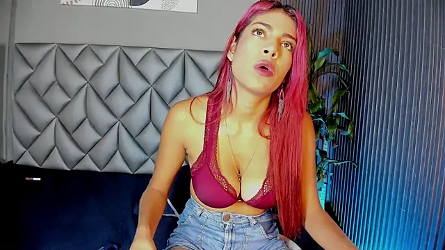 Snapshot of Luna_Ember chatting on November 2025 12:27:01 PM Luna Ember online show from November 2025 12:27:01 PM