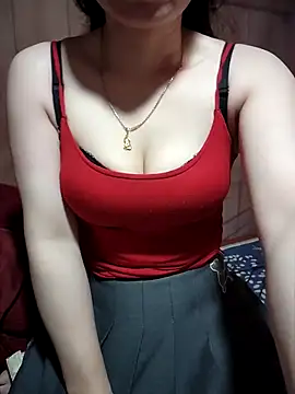 LeanaLy online show from November 2025 12:38:02 AM