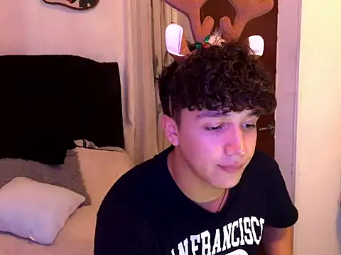 Snapshot of charly_926 chatting on December 2025 09:46:02 PM charly 926 online show from December 2025 09:46:02 PM