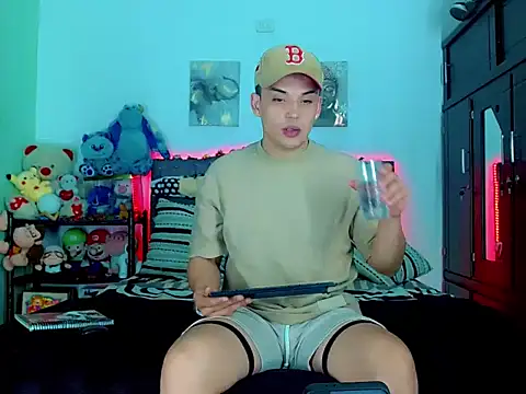 LuisStevens online show from October 2025 04:34:02 AM