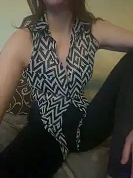 Snapshot of KittieCreme chatting on November 2025 11:33:02 AM KittieCreme online show from November 2025 11:33:02 AM