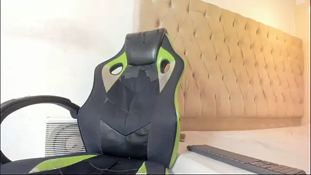 Snapshot of Hotblosson chatting on November 2025 03:36:01 PM Hotblosson online show from November 2025 03:36:01 PM