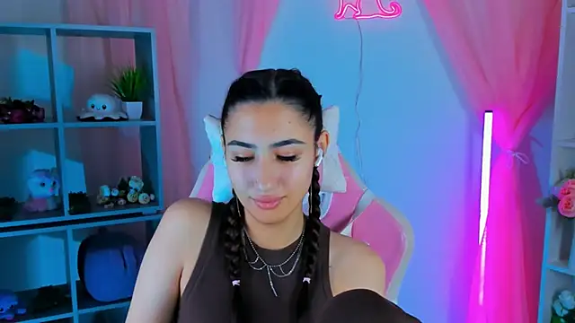 Snapshot of RebeckaThornton chatting on November 2025 10:03:02 AM RebeckaThornton online show from November 2025 10:03:02 AM