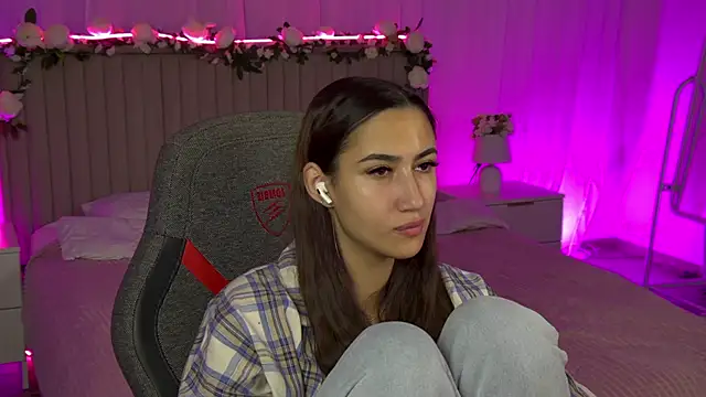 Snapshot of RebeckaThornton chatting on November 2025 06:01:02 PM RebeckaThornton online show from November 2025 06:01:02 PM