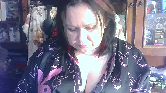 Snapshot of CharleeKendall chatting on October 2025 04:20:02 PM CharleeKendall online show from October 2025 04:20:02 PM