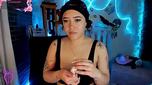 Snapshot of Lizz_martins chatting on October 2025 02:12:02 AM Lizz martins online show from October 2025 02:12:02 AM