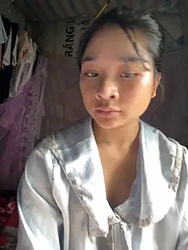 Snapshot of Linh-xxx chatting on October 2025 06:57:01 AM Linh-xxx online show from October 2025 06:57:01 AM