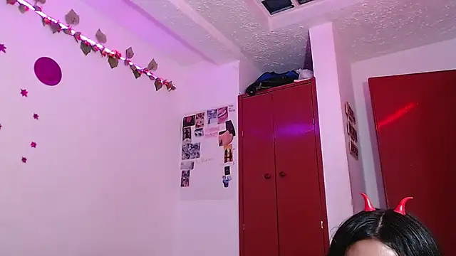 Snapshot of Isis_Robert chatting on November 2025 04:03:02 AM Isis Robert online show from November 2025 04:03:02 AM