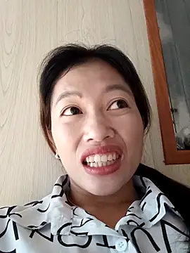 Snapshot of -Paige- chatting on October 2025 07:44:01 AM -Paige- online show from October 2025 07:44:01 AM