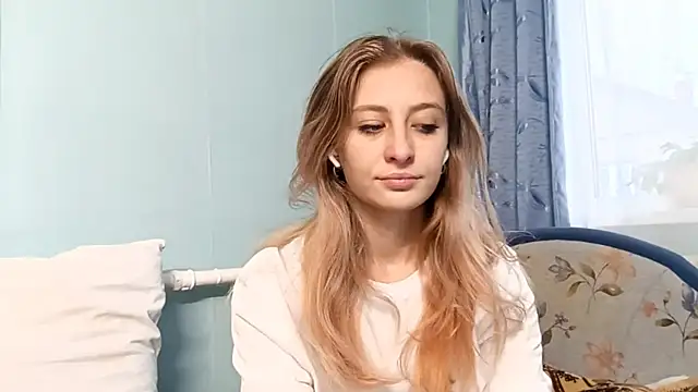 Snapshot of AmeliLia chatting on October 2025 11:13:02 AM AmeliLia online show from October 2025 11:13:02 AM