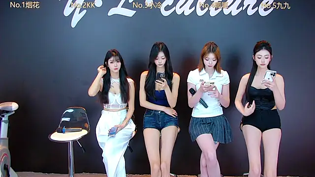 Snapshot of DX-002 chatting on October 2025 01:39:01 AM DX-002 online show from October 2025 01:39:01 AM