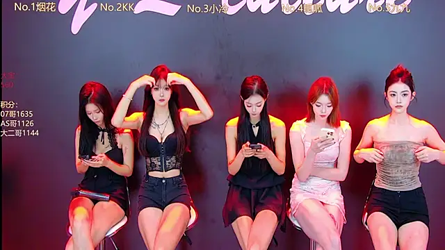 Snapshot of DX-002 chatting on October 2025 01:30:02 AM DX-002 online show from October 2025 01:30:02 AM