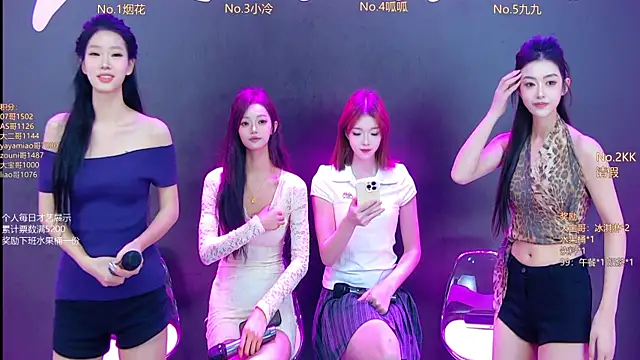 Snapshot of DX-002 chatting on October 2025 01:44:01 AM DX-002 online show from October 2025 01:44:01 AM