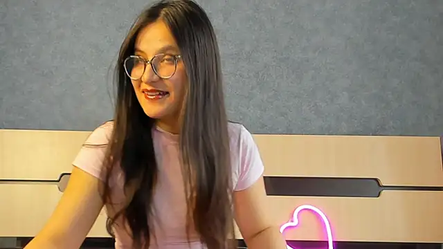 Snapshot of Diana_moonnn chatting on October 2025 11:55:01 AM Diana moonnn online show from October 2025 11:55:01 AM