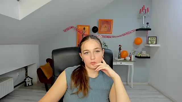 Snapshot of AnneWilsonn chatting on October 2025 12:39:02 PM AnneWilsonn online show from October 2025 12:39:02 PM