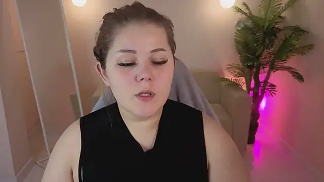 Snapshot of Scarlet_Sinera chatting on November 2025 11:08:02 PM Scarlet Sinera online show from November 2025 11:08:02 PM