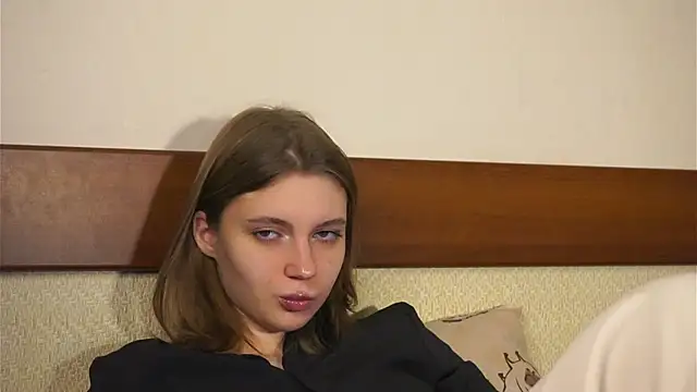 Snapshot of RoslynArcuo chatting on November 2025 08:40:01 PM RoslynArcuo online show from November 2025 08:40:01 PM