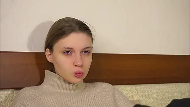 Snapshot of RoslynArcuo chatting on November 2025 08:03:01 PM RoslynArcuo online show from November 2025 08:03:01 PM