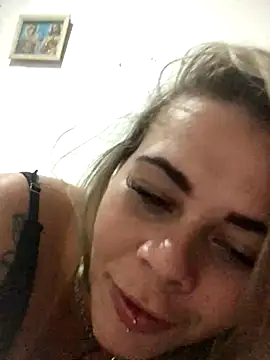 Snapshot of FaixaRosa11 chatting on October 2025 11:40:01 PM FaixaRosa11 online show from October 2025 11:40:01 PM