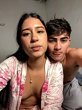 Snapshot of cristalxxx_hott chatting on October 2025 03:20:01 AM cristalxxx hott online show from October 2025 03:20:01 AM