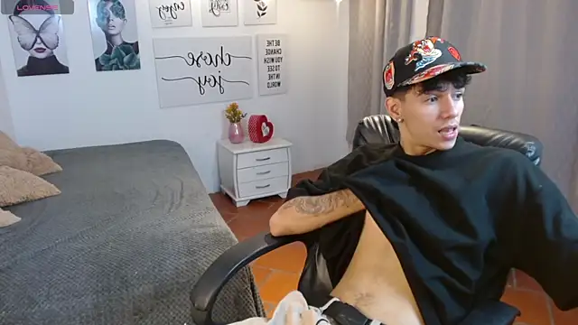 Snapshot of AmethystShadow17 chatting on November 2025 03:45:02 PM AmethystShadow17 online show from November 2025 03:45:02 PM