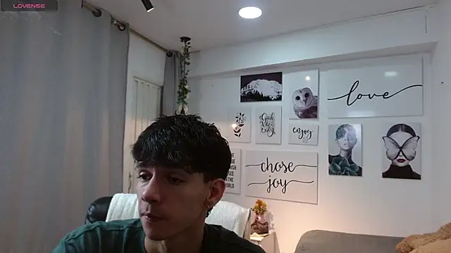 Snapshot of AmethystShadow17 chatting on November 2025 05:09:01 PM AmethystShadow17 online show from November 2025 05:09:01 PM