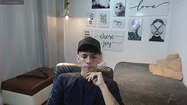 Snapshot of AmethystShadow17 chatting on November 2025 04:29:01 PM AmethystShadow17 online show from November 2025 04:29:01 PM