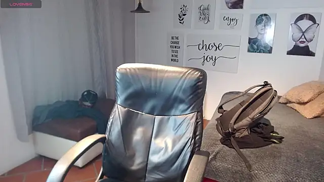 Snapshot of AmethystShadow17 chatting on November 2025 02:51:01 PM AmethystShadow17 online show from November 2025 02:51:01 PM