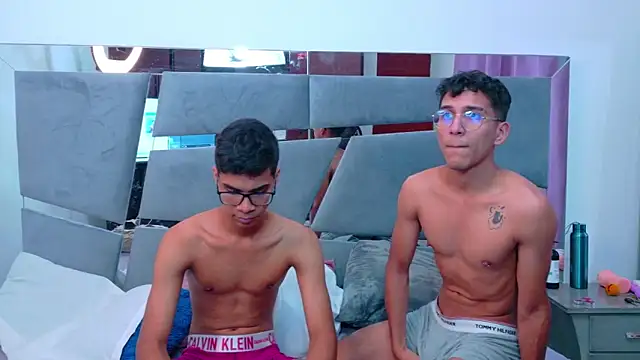 Snapshot of Desire4Duo chatting on October 2025 01:34:02 PM Desire4Duo online show from October 2025 01:34:02 PM