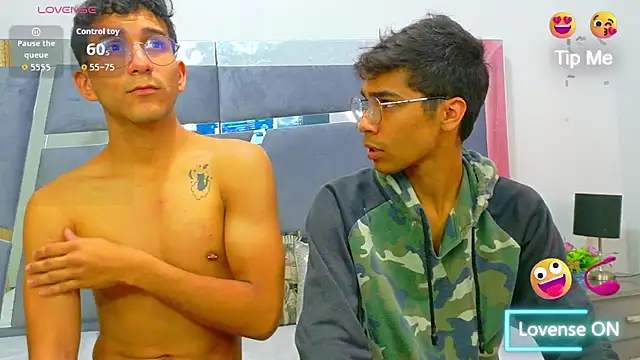 Snapshot of Desire4Duo chatting on November 2025 01:06:01 PM Desire4Duo online show from November 2025 01:06:01 PM