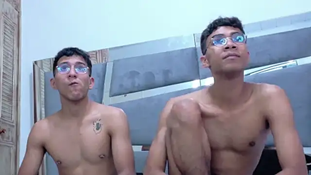 Snapshot of Desire4Duo chatting on December 2025 02:03:01 PM Desire4Duo online show from December 2025 02:03:01 PM