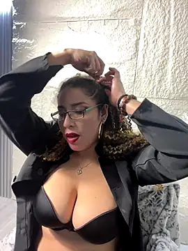 Snapshot of Yvonny27 chatting on November 2025 05:53:01 AM Yvonny27 online show from November 2025 05:53:01 AM