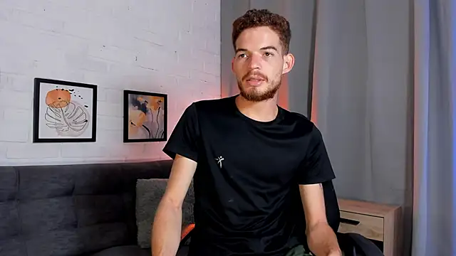 Snapshot of MATEO_HUNTER chatting on October 2025 01:12:01 PM MATEO HUNTER online show from October 2025 01:12:01 PM