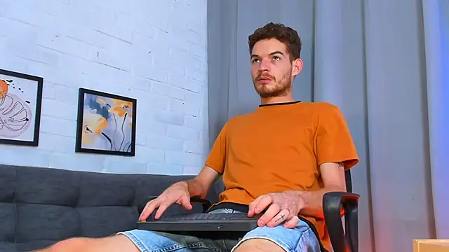 Snapshot of MATEO_HUNTER chatting on October 2025 03:09:01 AM MATEO HUNTER online show from October 2025 03:09:01 AM