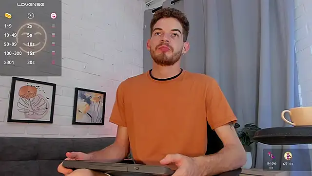 Snapshot of MATEO_HUNTER chatting on November 2025 04:10:02 AM MATEO HUNTER online show from November 2025 04:10:02 AM