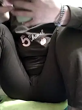 Snapshot of Amanda-_ena- chatting on November 2025 06:27:01 AM Amanda- ena- online show from November 2025 06:27:01 AM