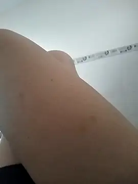 Snapshot of Amanda-_ena- chatting on December 2025 06:23:01 AM Amanda- ena- online show from December 2025 06:23:01 AM