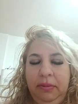 Snapshot of BelleInna chatting on October 2025 09:17:02 PM BelleInna online show from October 2025 09:17:02 PM